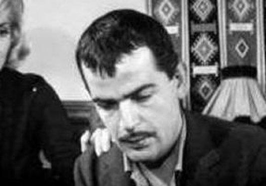 1999'da Marmara Blgesi'ni yerle bir eden depremde evini kaybetti. 2000 ylndaki lmnden nce TV ekranlarnda grndnde eski halinden eser yoktu. Hastalk yznden zayflayp tannmaz hale gelmiti. Yeilam'da kendisi gibi karakter oyuncusu olan pek ok meslektann kaderini paylap yapayalnz ve yardma muhta bir ekilde hayata veda etti.