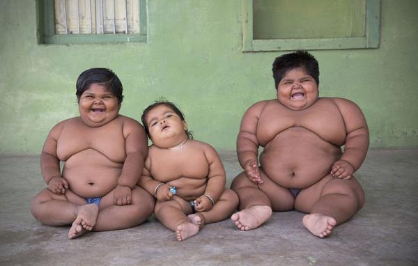 Kk yalarna ramen kilolaryla akna eviren bu ocuklar aileyi korkutuyor...