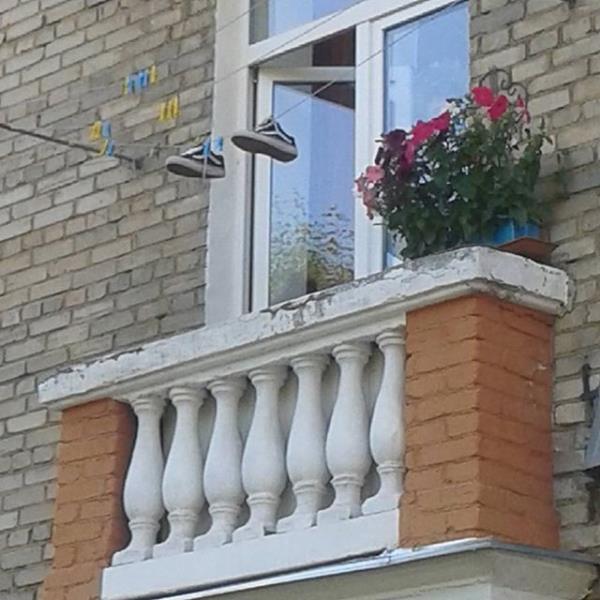 Fransz balkona baka bir bak as katan balkon.