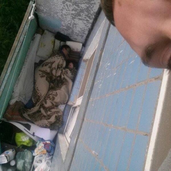 Tamamen yaam alanna dntrlm olan yle ki yatak odas gibi benimsenen balkon.