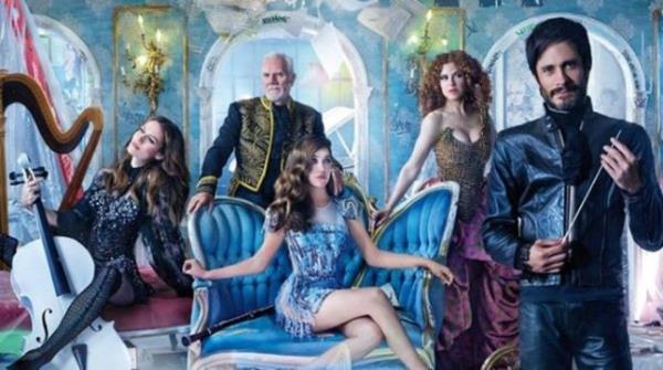 <p><b>EN Y KOMED DZS (KOMED, MZKAL)</b></p>  <p>"Casual"</p>  <p>"Mozart in the Jungle"</p>  <p>"Transparent"</p>  <p>"Orange is the New Black"</p>  <p>"Veep"</p>