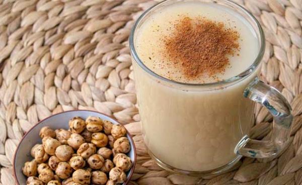 Boza  <br>  K iecei olarak bilinen boza en eski Trk ieceklerinden biridir ve yapmnda su, eker ve dar irmii kullanlmaktadr.Orta Asya'dan Trkiye'ye getirdiimiz iicekler arasndadr.