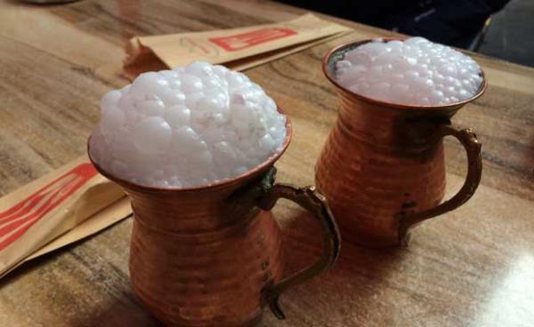 Ayran  <br>  Trkler Orta Asyadaki ilk tarih sahnesine ktklarndan beri ayran imilerdir  ve ayran ngilizceye ilebilir Yourt olarak gemitir.