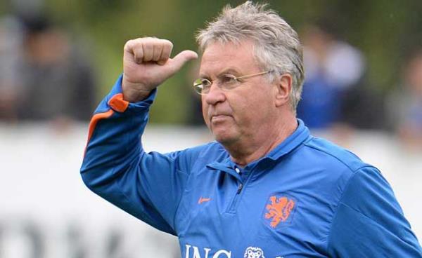 Guus Hiddink  <br>  "Yldzlarla almak zor deildir. Asl zor olan yeteneksiz olup kendisini yldz sananlarla almaktr"