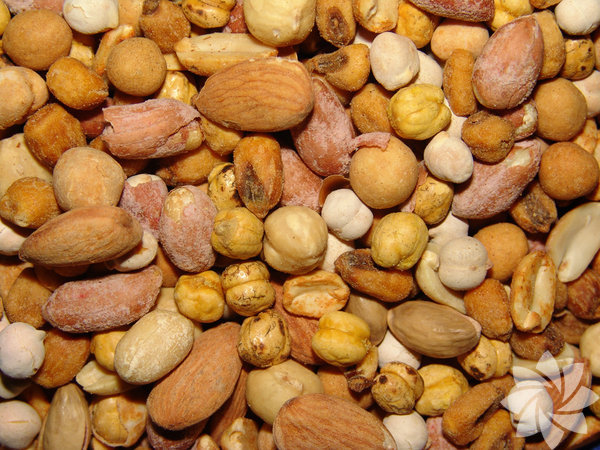 Evin eitli yerlerine kuruyemi paralar salmsa...