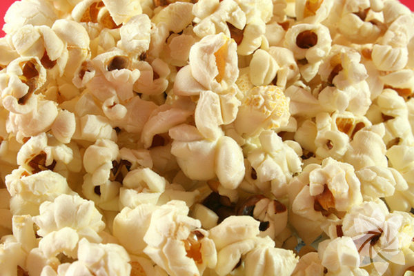 Msr patla gecenin bittiinin kant gibi souk ve tuzsuz bir halde tam yemek masasnn ortasndaysa...