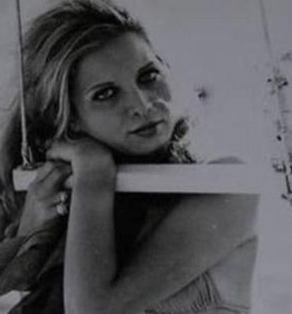 Belki Yeilamn en parlak yldzlarndan biri olmamt. Ama sar salar, mavi gzleri ve elbette yeteneiyle bir dnemin aranlan yardmc oyuncularndan biriydi. Kimi zaman sinema filmleri iin kamera karsna gei, kimi zaman TV dizileri iin. Kk Sevgilim, Sinderella Klkedisi, Ekmeki Kadn gibi filmlerde rol ald Tulu.  64 yandayd Tulu... 1969 ylnda  Namus Bekisi adl filmle sinemaya adm atmt. Dile kolay tam 41 yldr Yeilamn iindeydi.