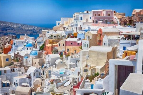 Yunanistan Santorini - Mitolojideki bir inanca gre bu adada yaayan evli iftler ksa sre iersinde boanyor ya da iftlerden biri lyor.