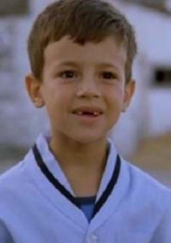 Çağan Irmak'ın 2005 tarihli Babam ve Oğlum filminde Deniz rolünü oynayan Ege Tanman herkesi ağlatmıştı.