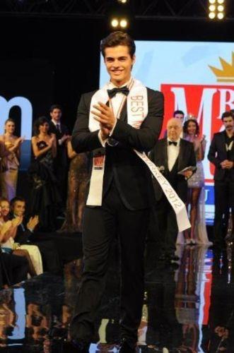 Best Model Of Turkey yarışmasına katılan Atan, 2012'de birinci seçilerek adını duyurdu.